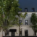 The Square Готель
