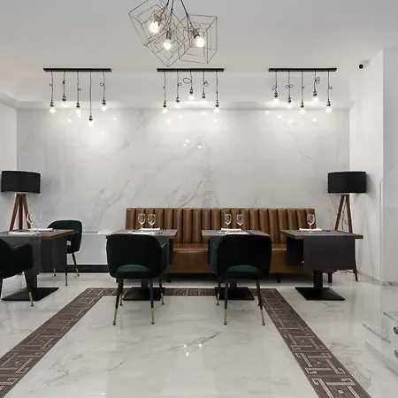 The Square Hotell 4*