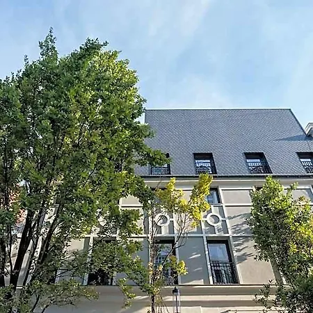 The Square 4*