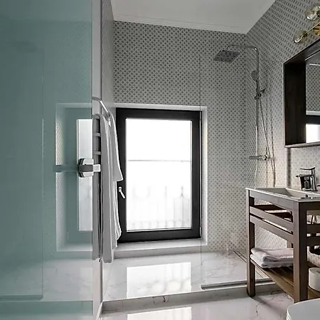 The Square 4*