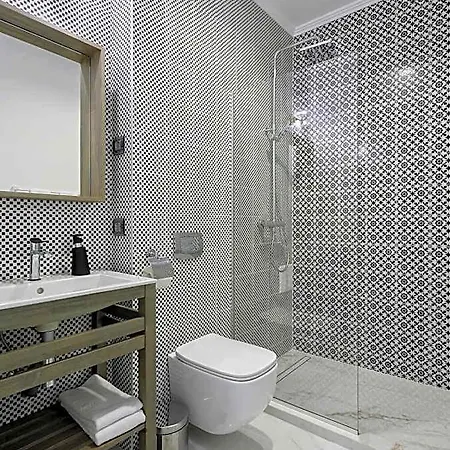The Square 4*
