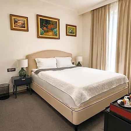 The Square 4*